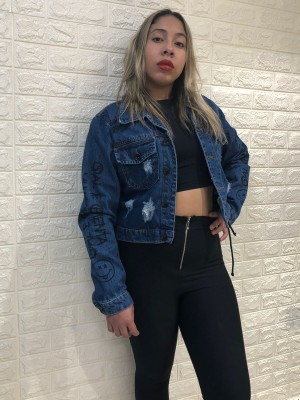 JAQUETA JEANS ESCRITA SAL E PIMENTA